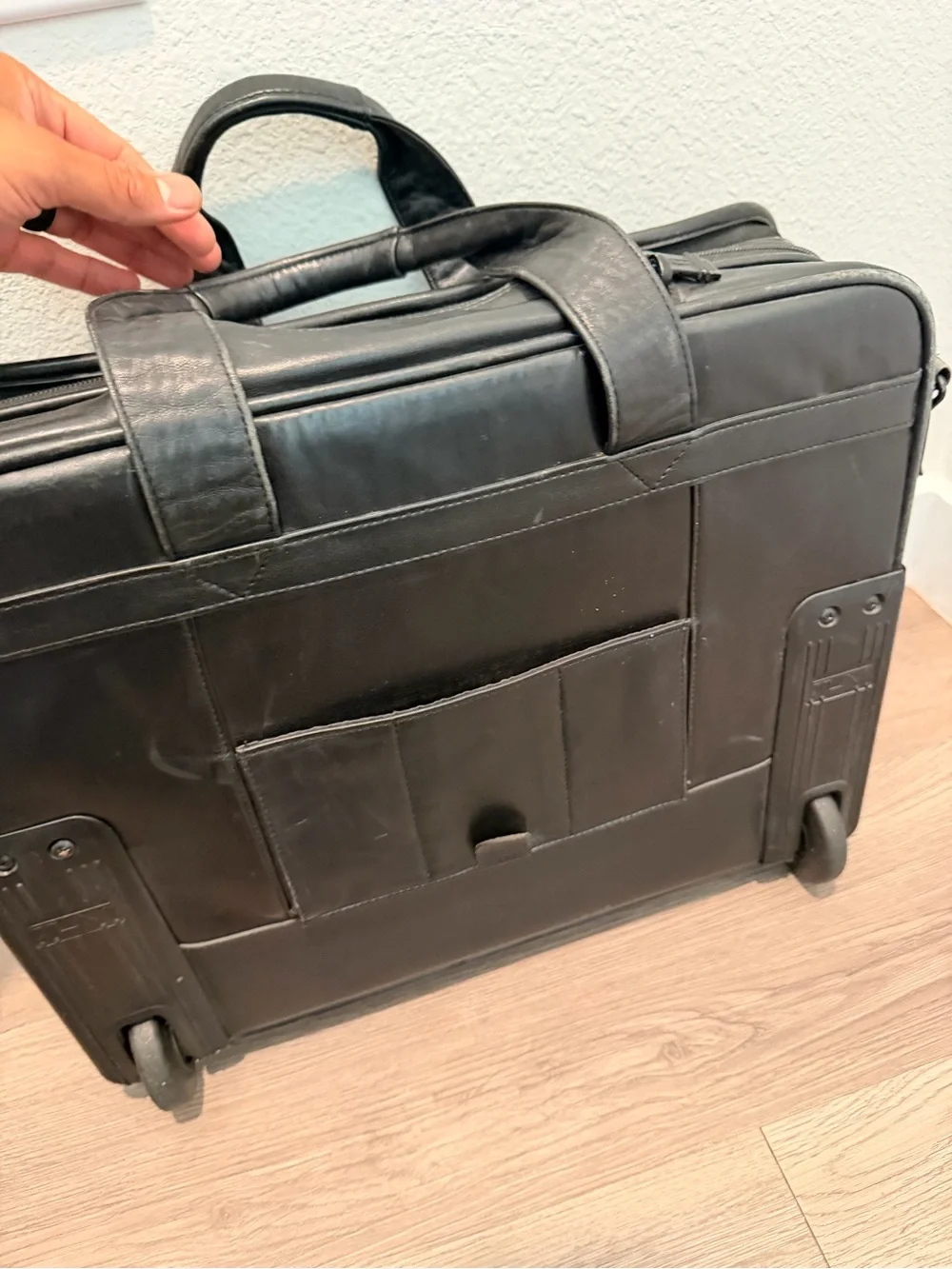 Tumi Leather 2-Wheeler Expandable Leather Laptop Briefcase #96003D4 Black Carry